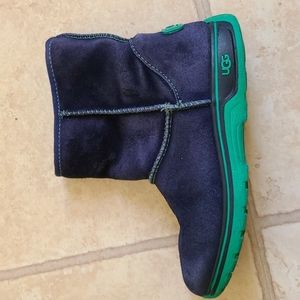 Ugg boys boots waterproof size 2